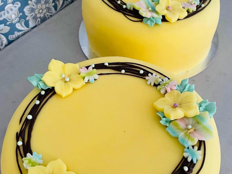 Lemon cakes